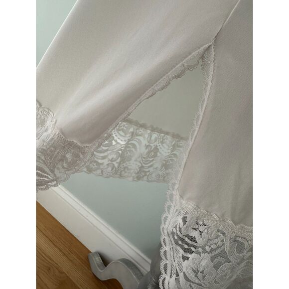 Vintage 80s Vanity Fair White Satin Floral Lace Nightgown Full Slip size 36/24" - Picture 5 of 15